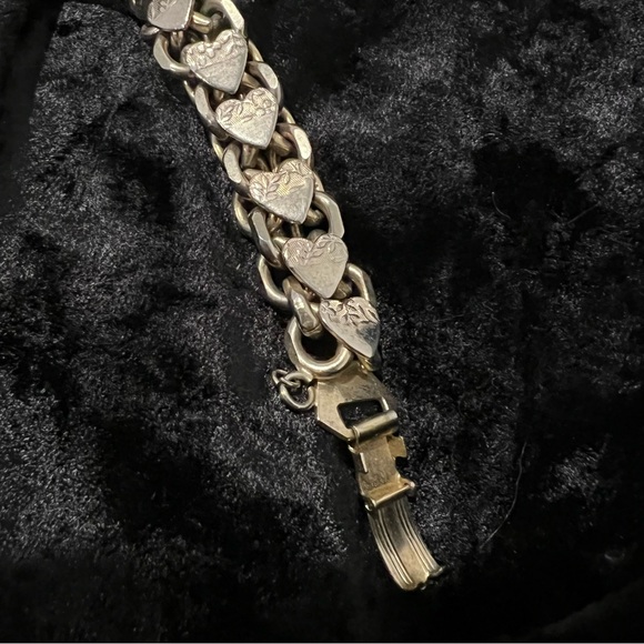 Vintage Chunky Double Chain Embossed Heart Bracelet - Picture 8 of 10